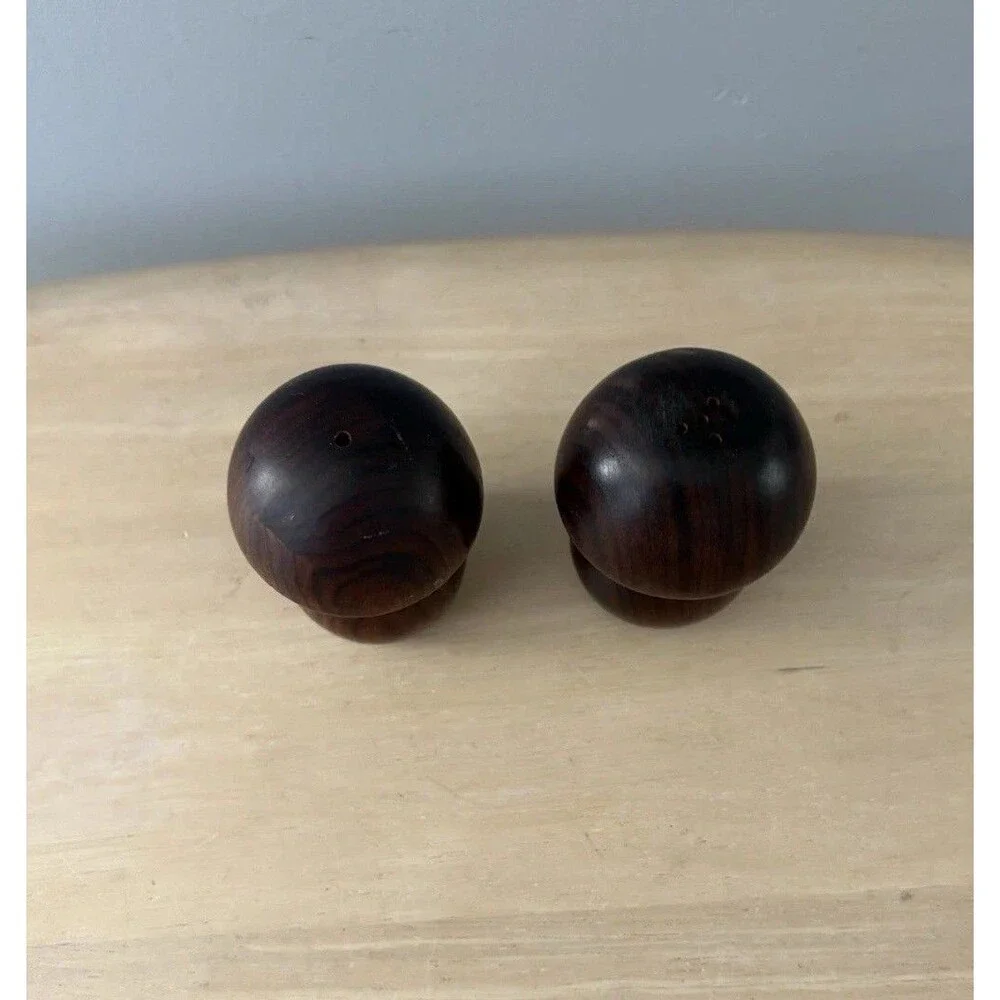 Vintage Carved Walnut Wood Mushroom Salt and Pepper Shakers Decor Garden **